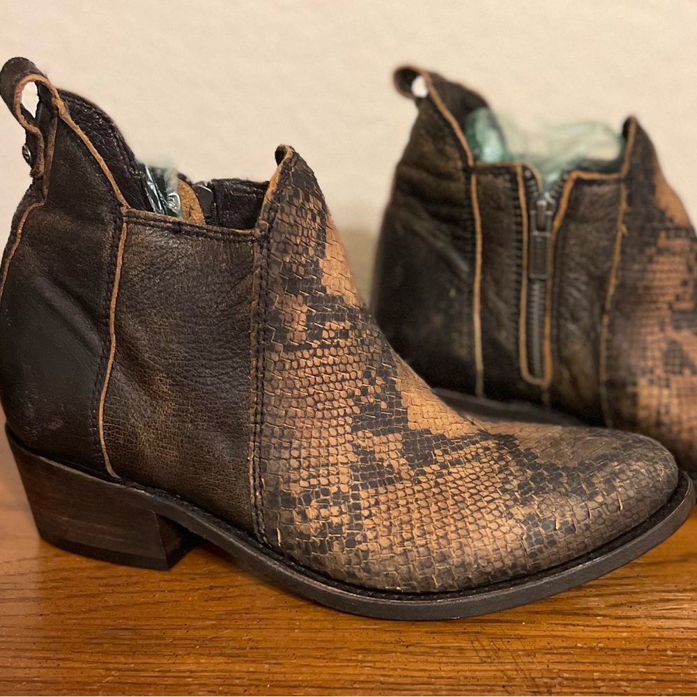 Brown Liberty Black Snake Boots Sz 9 (run Big)